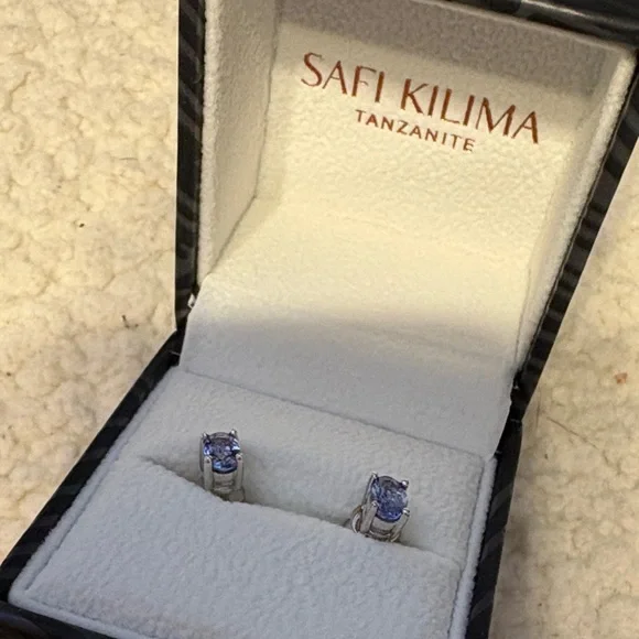 Diamonds International Tanzanite Necklace and Earring Set - Picture 8 of 8